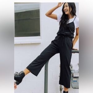 Albion Fit black cropped jumper. EUC. Size small.